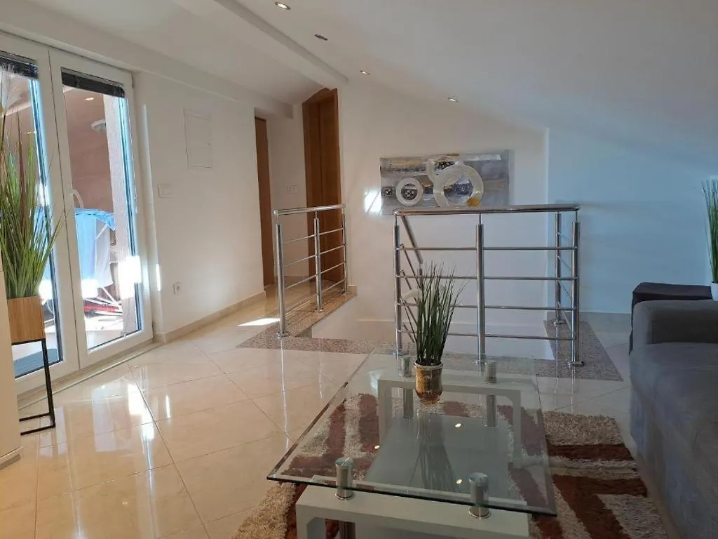 Apartman Ziks Crikvenica 0*,